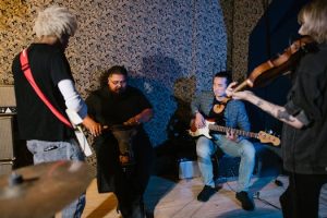 How to Choose the Right Amplifier for Acoustic Instruments